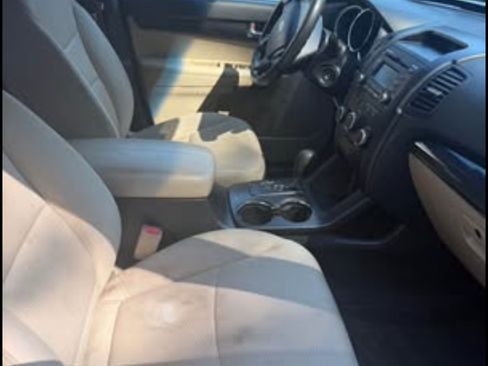 Used 2013 Kia Sorento LX image 4