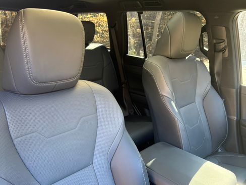 Used 2025 Lexus GX 550 image 32