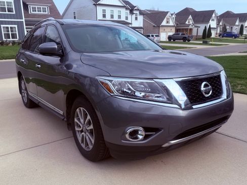 Used 2015 Nissan Pathfinder SL w/ SL Tech Package image 12