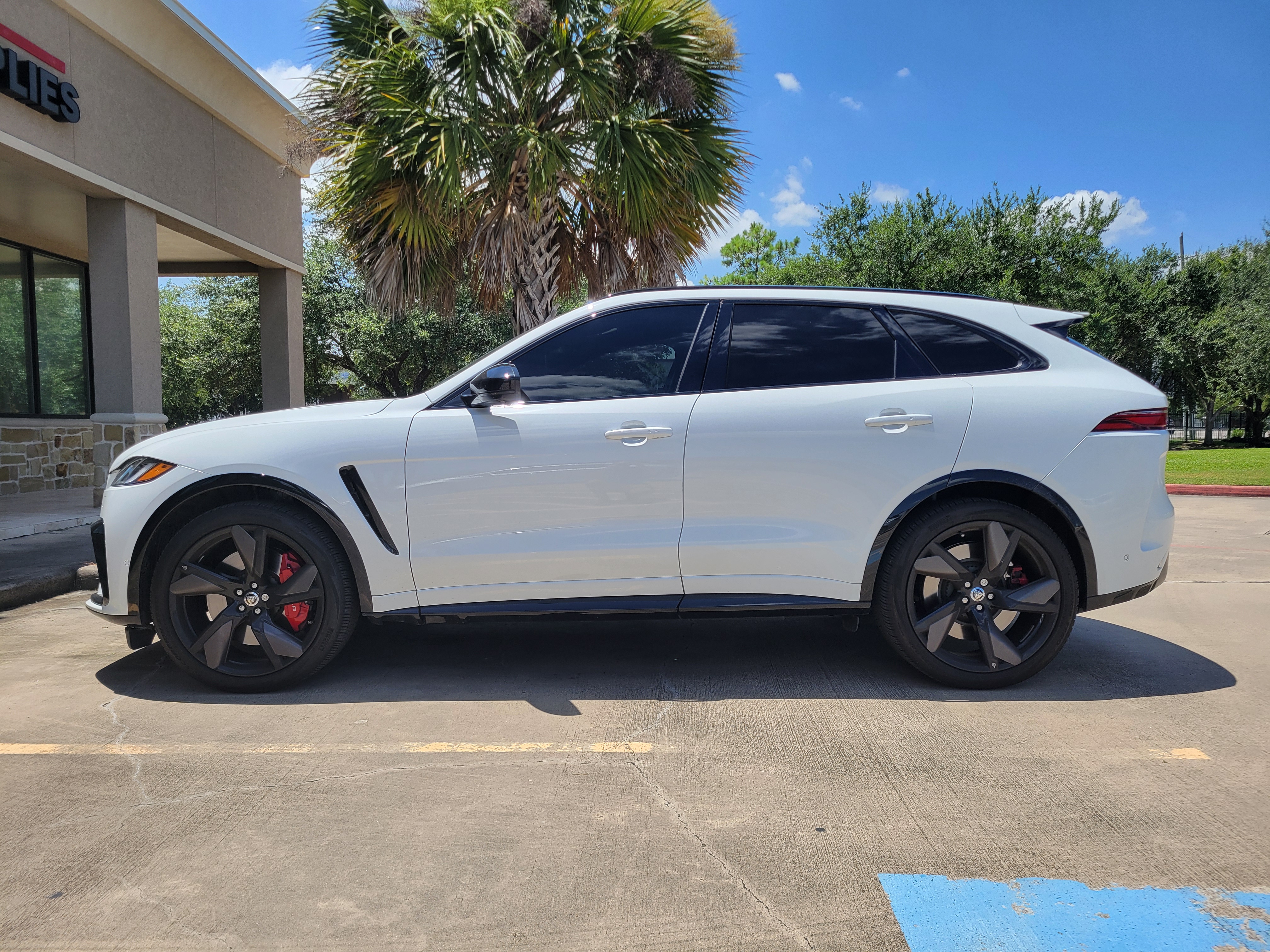 Used 2024 Jaguar F-PACE SVR AWD/4WD image 2