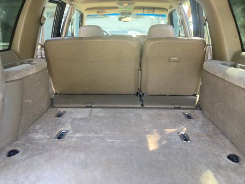 Used 1999 GMC Suburban 2WD w/ Marketing Opt Pkg 3 image 18