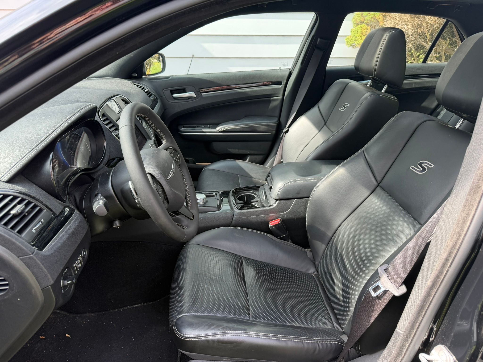 Used 2023 Chrysler 300 S w/ Comfort Group RWD image 8
