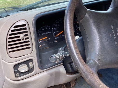 Used 2000 Chevrolet Silverado 3500 2WD Regular Cab w/ Comfort & Convenience Pkg image 6