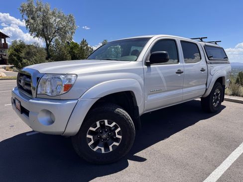 Used 2010 Toyota Tacoma 4x4 Double Cab image 2
