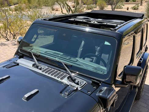 Used 2024 Jeep Wrangler High Altitude AWD/4WD image 9