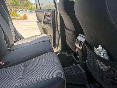 Used 2018 Toyota 4Runner SR5 AWD/4WD image 19