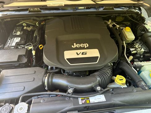 Used 2016 Jeep Wrangler Unlimited Sport AWD/4WD image 8