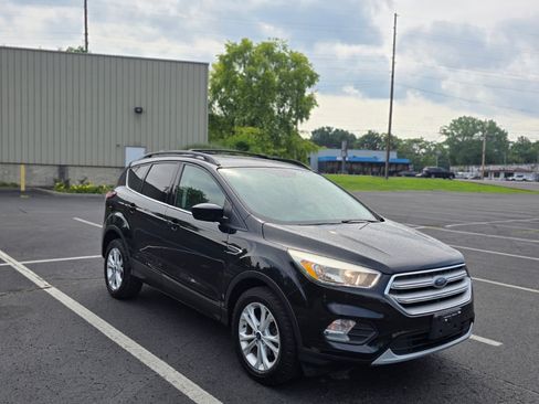 Used 2018 Ford Escape SE w/ SE Sync 3 Package FWD image 2