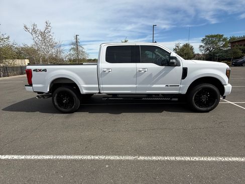 Used 2019 Ford F250 Lariat w/ Lariat Value Package image 4