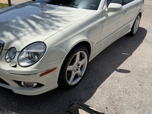 Used 2009 Mercedes-Benz E 550 Sedan image 1