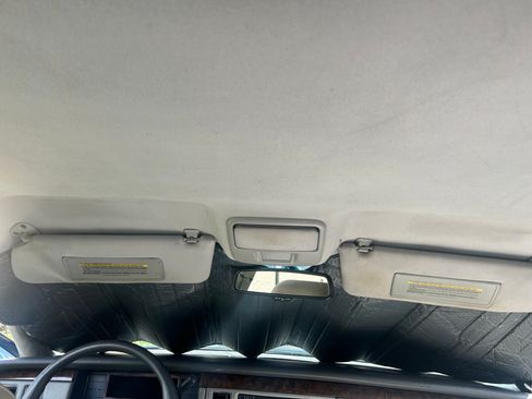 Used 1993 Cadillac Fleetwood Sedan RWD image 21