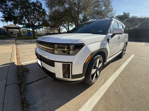 Used 2024 Hyundai Santa Fe Limited image 8