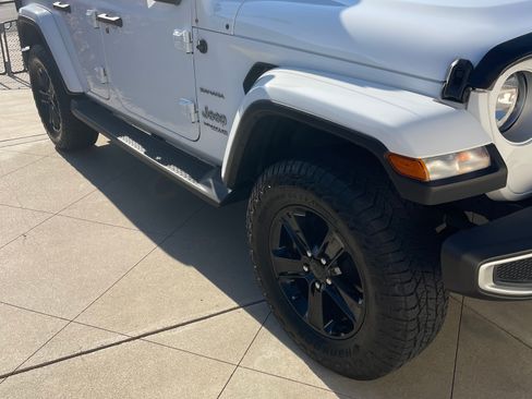 Used 2021 Jeep Wrangler Unlimited Sahara w/ Safety Group AWD/4WD image 17