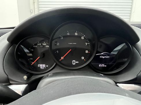 Used 2015 Porsche Cayman image 9