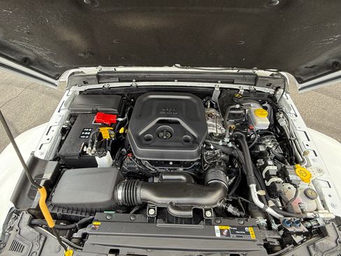 Used 2023 Jeep Wrangler Unlimited Sahara image 17