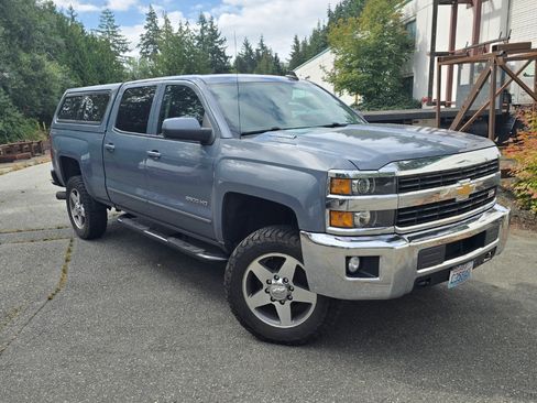 Used 2015 Chevrolet Silverado 2500 LT w/ LT Convenience Package image 2