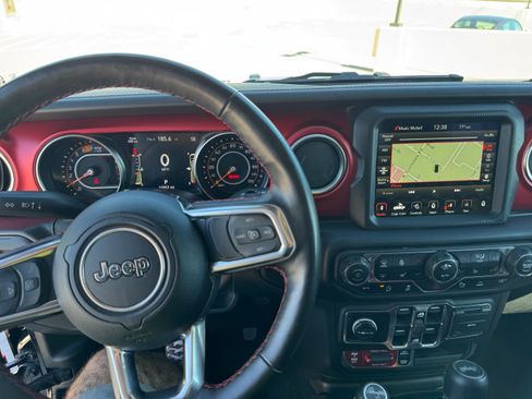 Used 2023 Jeep Wrangler Unlimited Rubicon w/ LED Lighting Group image 18