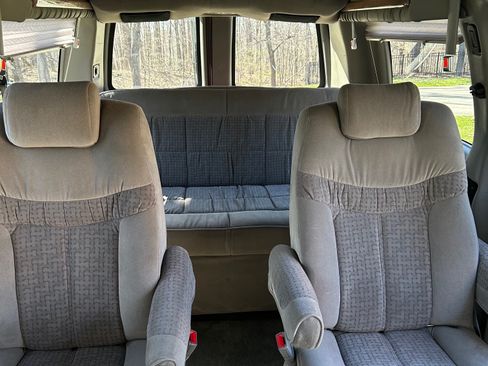 Used 2006 Chevrolet Express 1500 w/ Preferred Equipment Group RWD image 20
