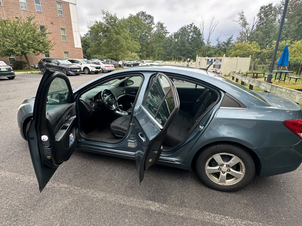 Used 2012 Chevrolet Cruze LT FWD image 10