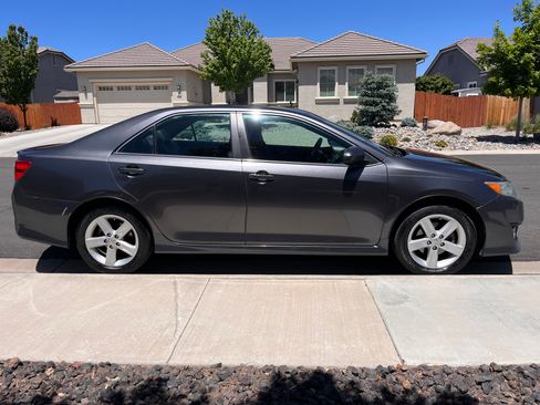 Used 2013 Toyota Camry SE FWD image 1