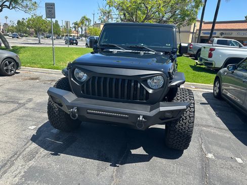 Used 2018 Jeep Wrangler Unlimited Sport S image 1
