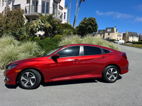 Used 2019 Honda Civic LX image 2