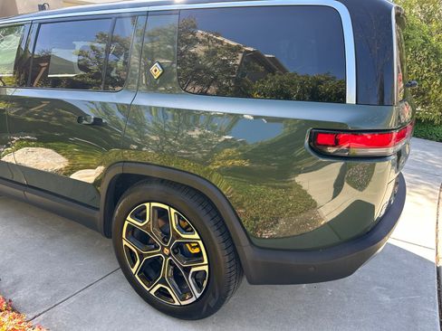 Used 2024 Rivian R1S Adventure image 5