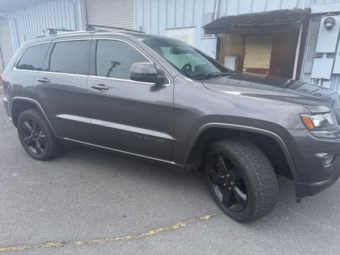 Used 2015 Jeep Grand Cherokee Altitude AWD/4WD image 2