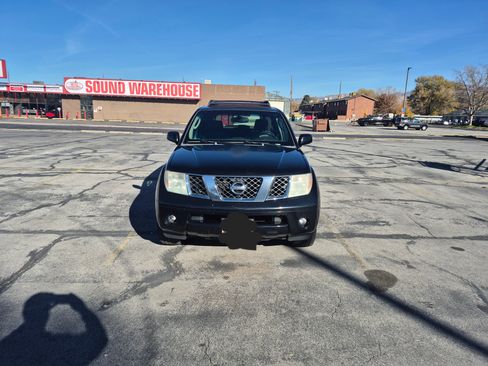 Used 2006 Nissan Pathfinder LE w/ (U01) LE Navigation Pkg image 2