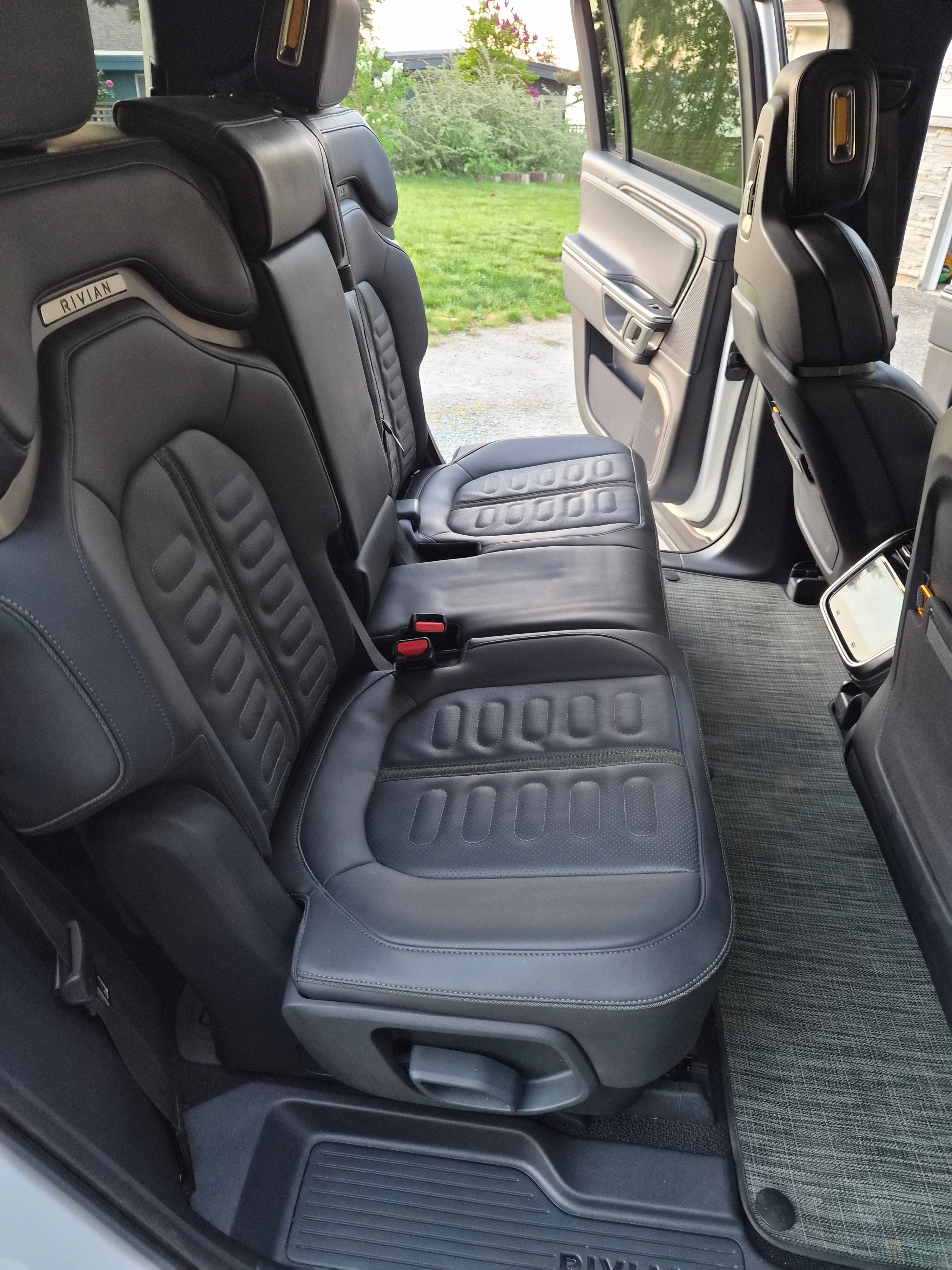 Used 2023 Rivian R1S Adventure AWD/4WD image 13
