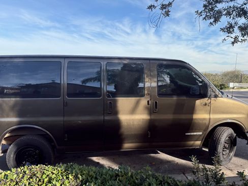 Used 2002 GMC Savana 2500 Passenger image 24