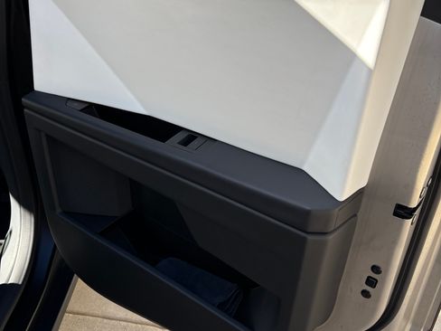 Used 2024 Tesla Cybertruck AWD Crew Cab image 10