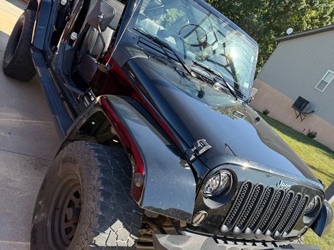 Used 2016 Jeep Wrangler Unlimited Sahara w/ Max Tow Package image 9