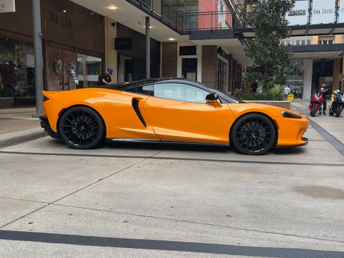 Used 2021 McLaren GT RWD image 16