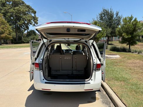 Used 2015 Honda Odyssey Touring image 9