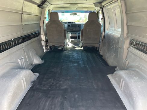 Used 2010 Ford E-250 and Econoline 250 image 13