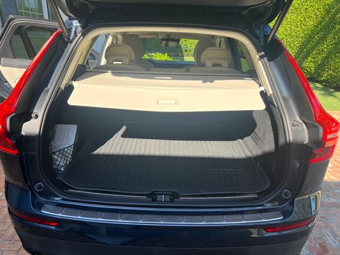 Used 2019 Volvo XC60 T5 Momentum w/ Premium Package image 9