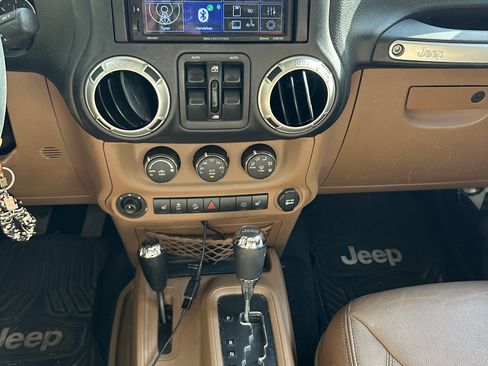 Used 2018 Jeep Wrangler Unlimited Sahara image 10