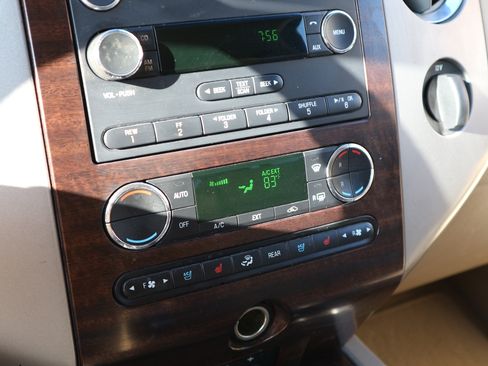 Used 2014 Ford Expedition EL XLT w/ Equipment Group 202A image 10