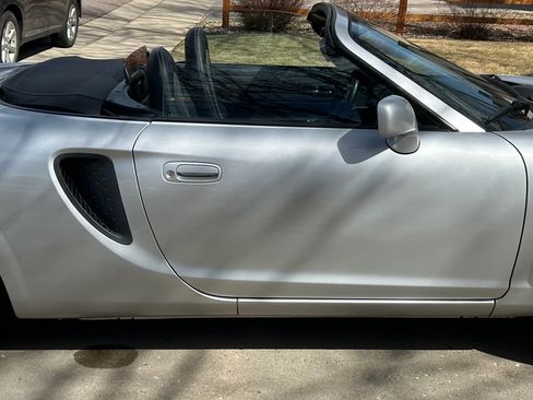 Used 2001 Toyota MR2 Spyder Convertible 2D image 6