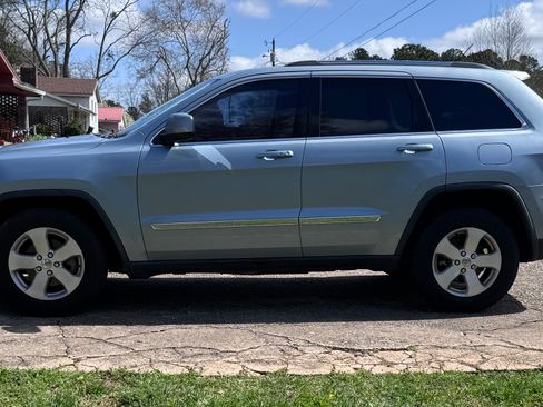 Used 2013 Jeep Grand Cherokee Laredo image 2
