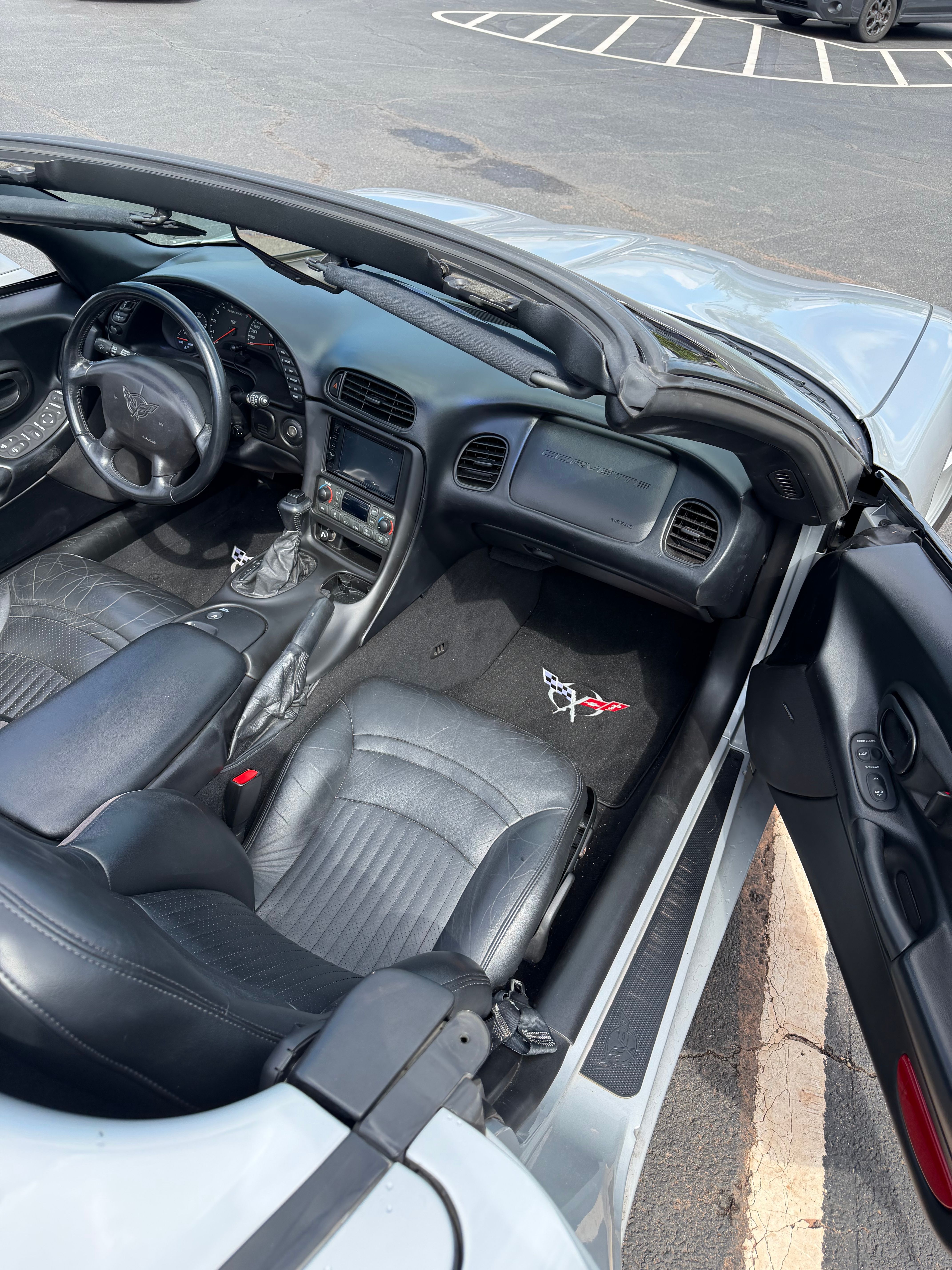 Used 2000 Chevrolet Corvette Convertible w/ Performance Handling Pkg RWD image 12