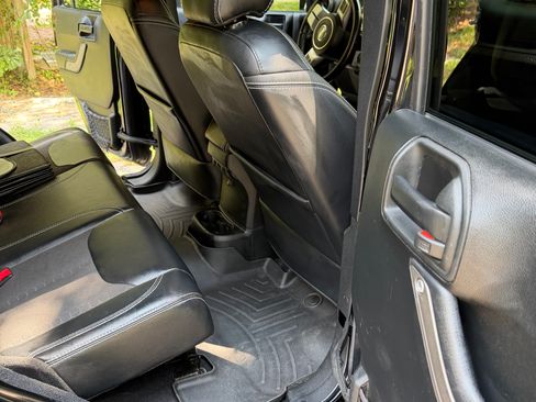 Used 2017 Jeep Wrangler Unlimited Sport AWD/4WD image 10