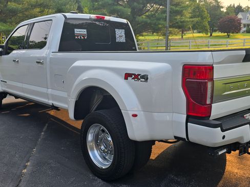 Used 2022 Ford F450 Platinum w/ FX4 Off-Road Package image 5