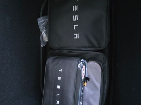 Used 2024 Tesla Model Y Long Range AWD/4WD image 9