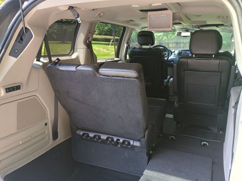 Used 2016 Chrysler Town & Country Limited Platinum w/ Trailer Tow Group image 19