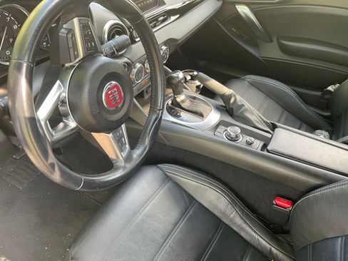 Used 2017 FIAT 124 Spider Lusso RWD image 10