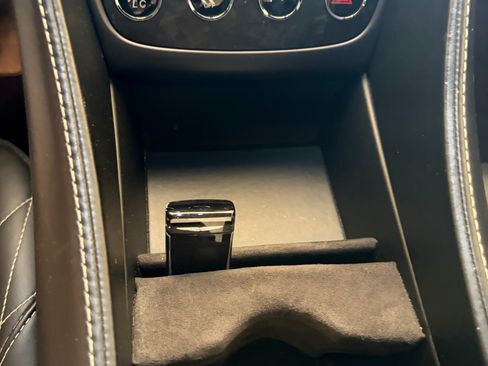 Used 2018 Aston Martin Vanquish S RWD image 21