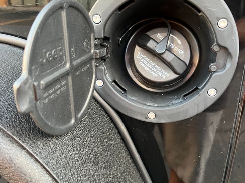 Used 2016 Jeep Wrangler Unlimited Sport image 14