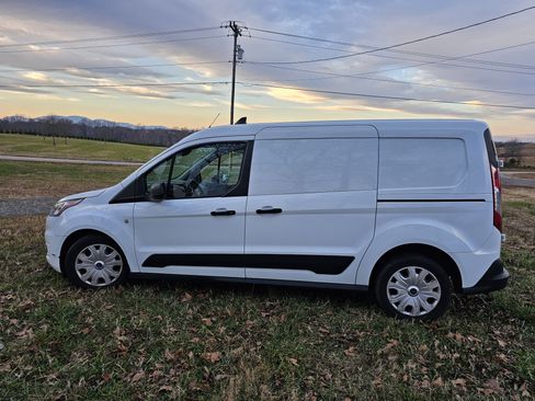 Used 2019 Ford Transit Connect XLT image 5